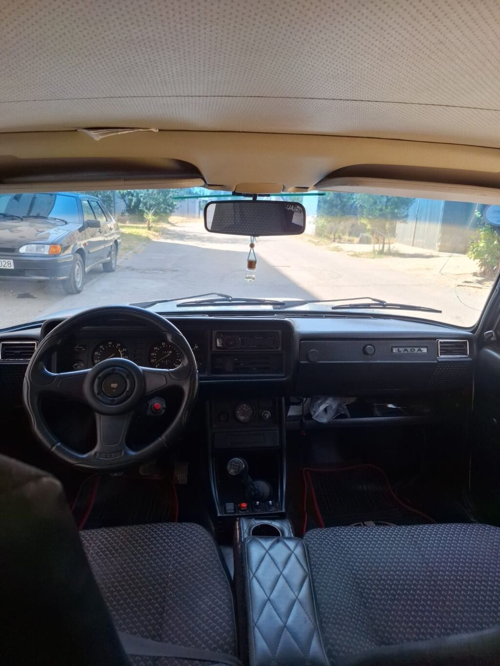 Lada 2107, ağ rəng, sedan kuzov. Xüsusiyyətlər: - Mexaniki sürətlər 90-EV-028 — Avtomobillər, Hacıqabul (8)