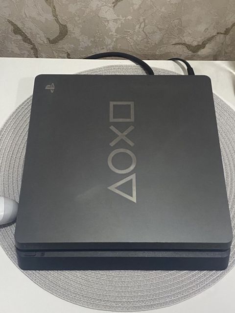 PlayStation 4 Slim (xüsusi PlayStation simvolları dizaynı) — Bakı