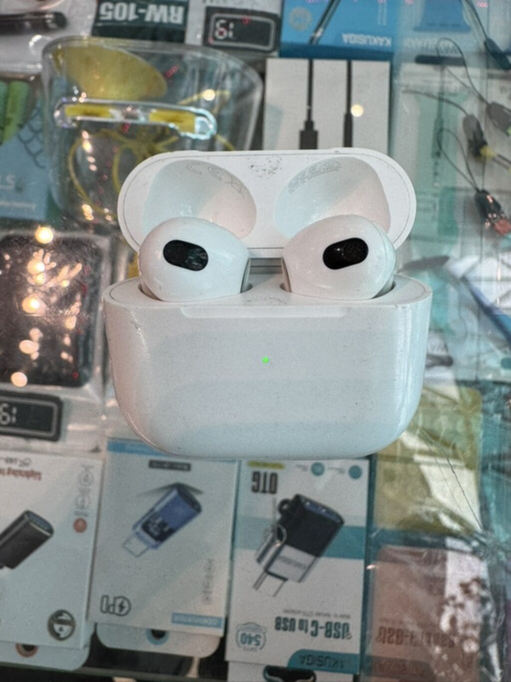 AirPods 3 originaldi Case in ici biraz noqte var Vse Bele ideal di — Qulaqcıqlar, Bakı (2)