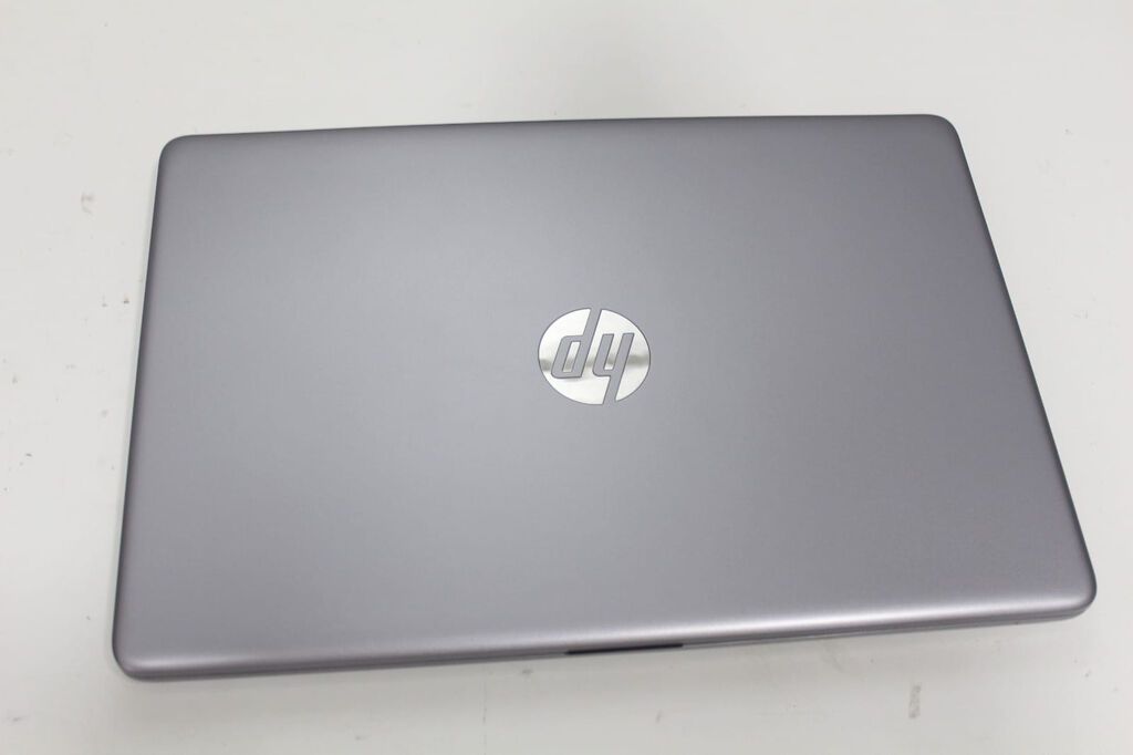 HP noutbuk – zərif gümüşü korpus, tam klaviatura və geniş toxunma — HP, Gəncə (2)