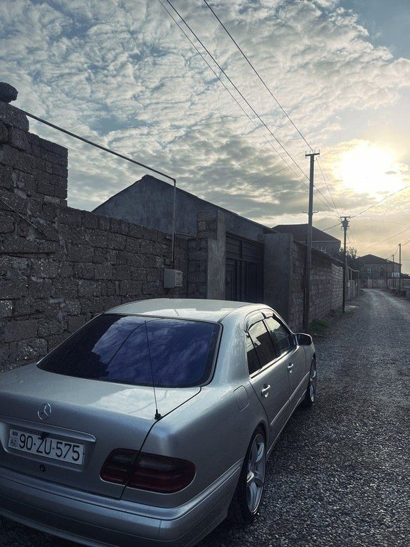 Mercedes E 220, 2.2 L, 2001 il, 310 000 km 90-ZU-575 — Avtomobillər, Bakı (2)