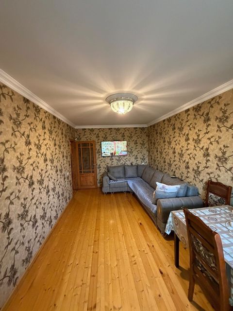 Satılır 4 otaqlı köhnə tikili 100 m² — Bakı