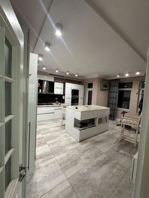 Satılır 4 otaqlı yeni tikili 180 m² — Daire