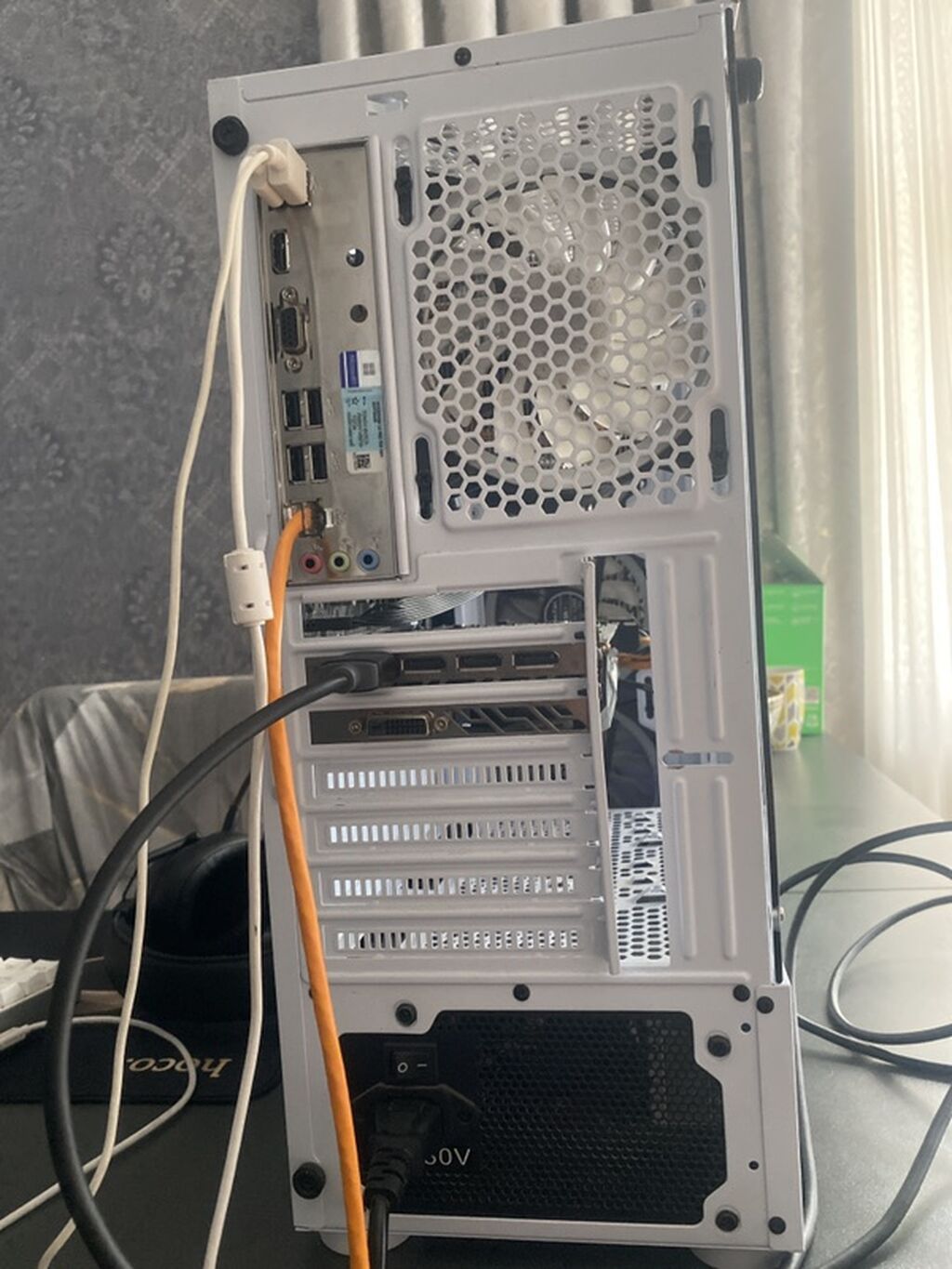 Ag korpusda stol üstü komputer satılır Xarakteristikalar:Amd Radeon — Masaüstü kompüterlər, Xırdalan (2)
