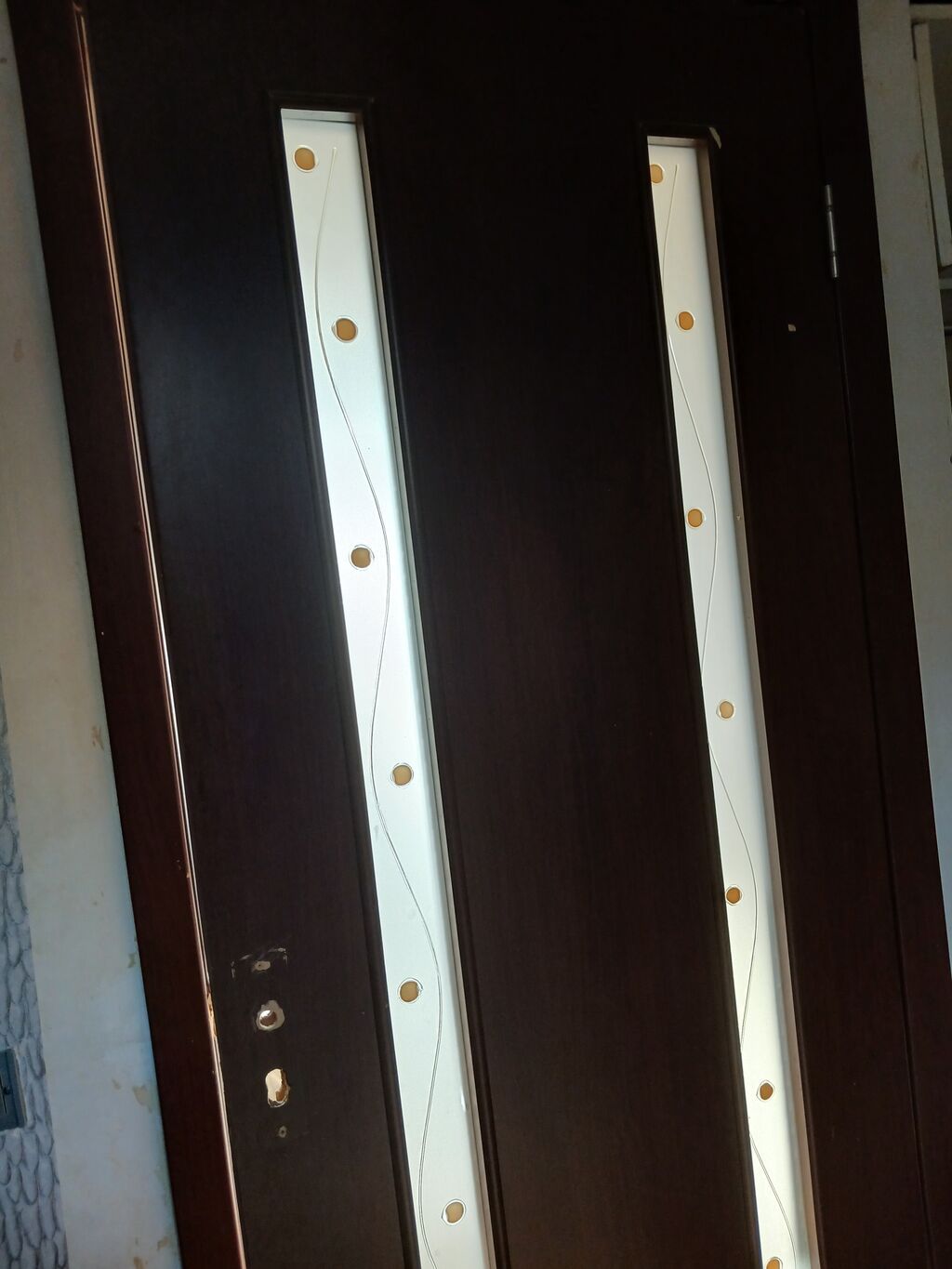 Müasir dizaynlı taxta giriş/qapı paneli - Material: tünd qəhvəyi — Pəncərələr, qapılar, balkonlar, Digah