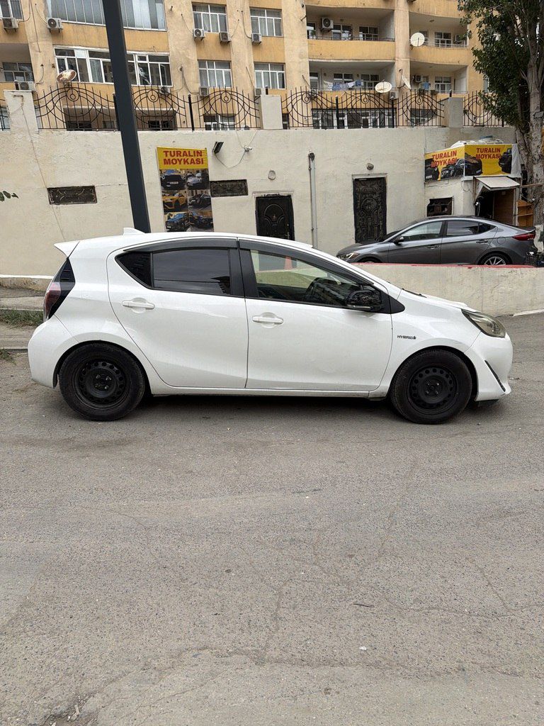 Toyota Aqua, 1.5 L, 0.87 kWh, 2019 il, 140 000 km 77-UZ-653 — Avtomobillər, Bakı (3)