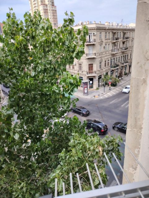 İcarəyə verilir 2 otaqlı köhnə tikili 75 m², Sahil m. Сдается — Bakı