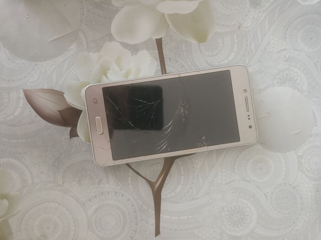 Telefon açlır amma ekranında qara ləkə var yəni ekranı zədəlidi amma — Smartfon ehtiyat hissələri, Qazax (2)
