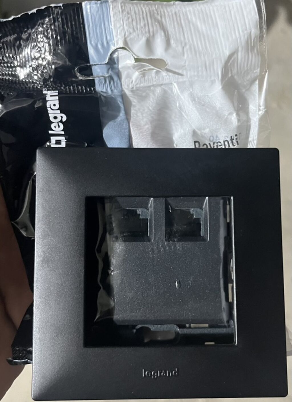 Legrand RJ45 modulları və çərçivə - Brend: Legrand - Tip: RJ45 şəbəkə — Rozlər, fişləri və keçicilər, Bakı (3)