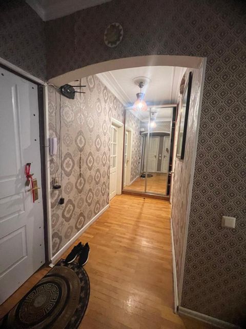 Satılır 2 otaqlı köhnə tikili 63 m² — Bakı