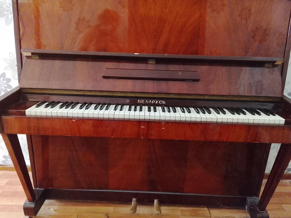 Upright piano – “Belarus” modeli - Korpus: tünd qəhvəyi parlaq taxta — Pianino və digər klaviş alətləri, Digah
