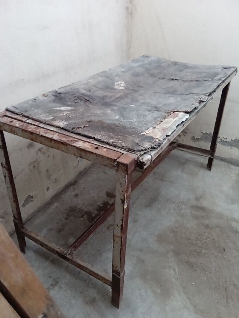 Metall konstruksiyalı iş masası - Material: polad karkas, üst hissə — Bakı