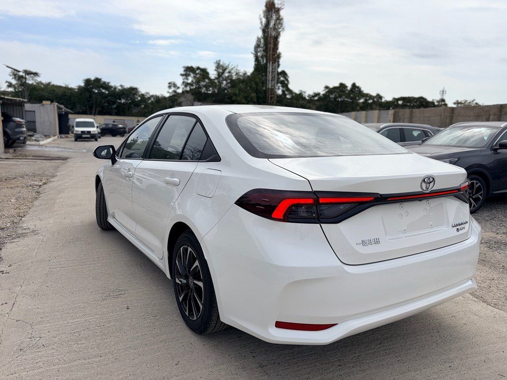 Toyota Corolla, 1.8 L, 0.85 kWh, 2026 il, yeni — Avtomobillər, Bakı (2)