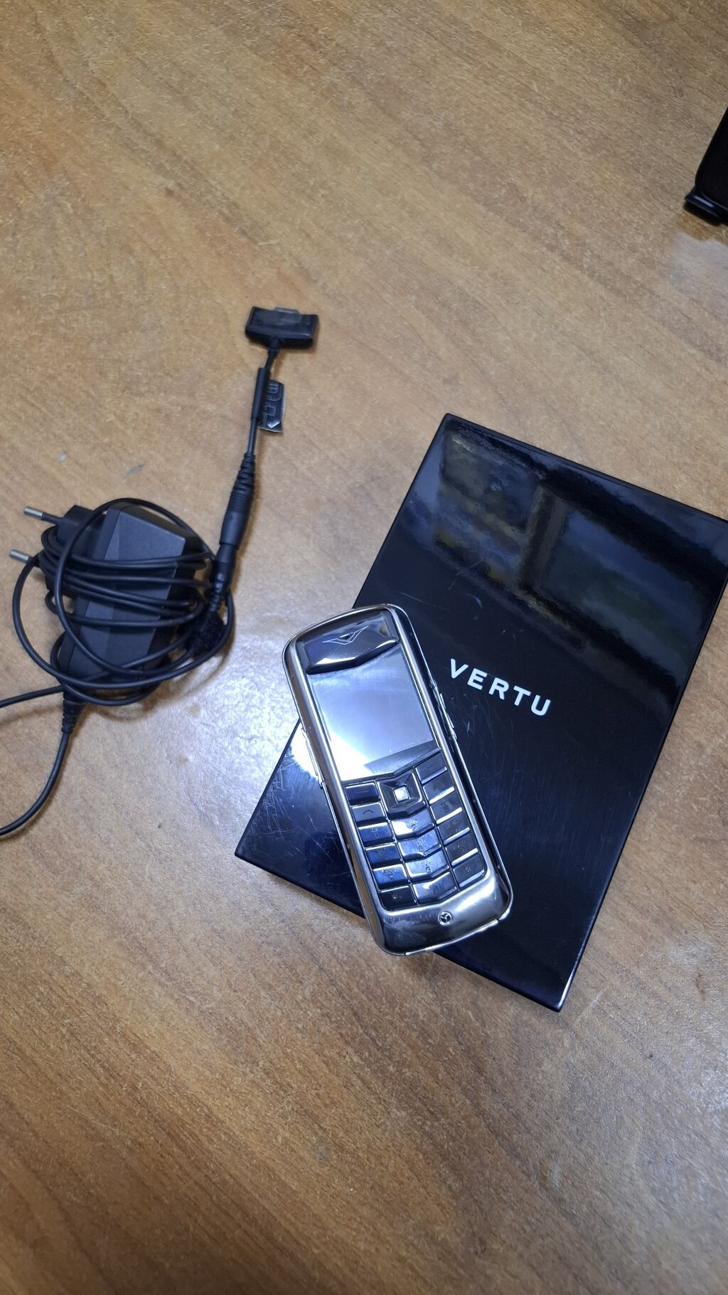 Vertu Constellation, rəng - Gümüşü, Düyməli — Vertu, Sumqayıt