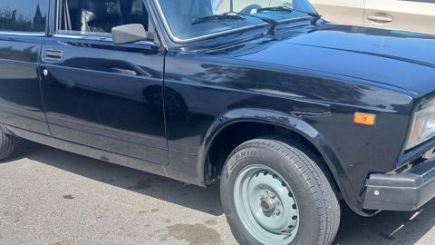 VAZ 2107, qara rəng, sedan kuzov. Klassik dizaynlı, 4 qapı, mexaniki — Digah