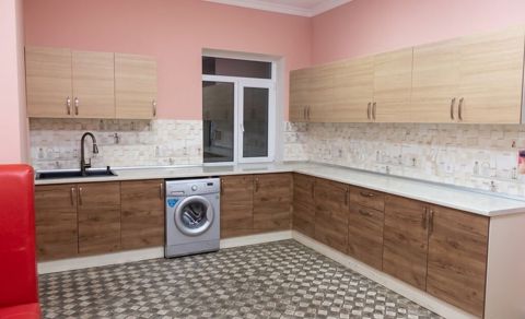 Mətbəx mebeli dəsti – Avstriya rezapalı. L formalı, geniş iş səthi və — Bakı