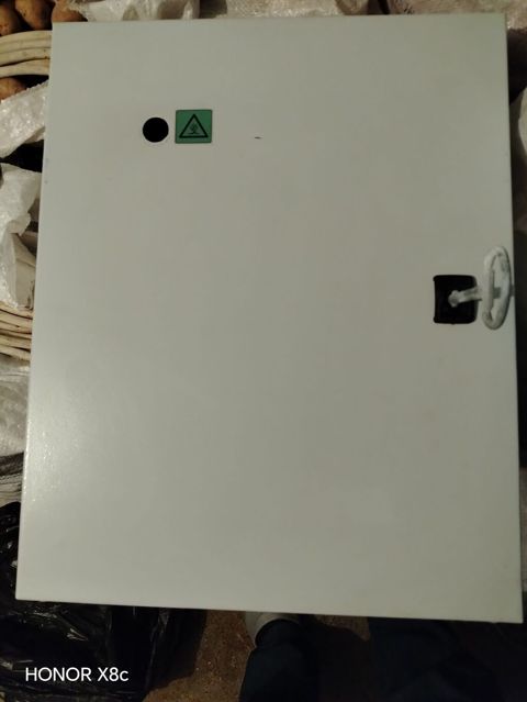 Metal elektrik paylayıcı/idarəetmə şkafı - Material: qalın polad — Qusar