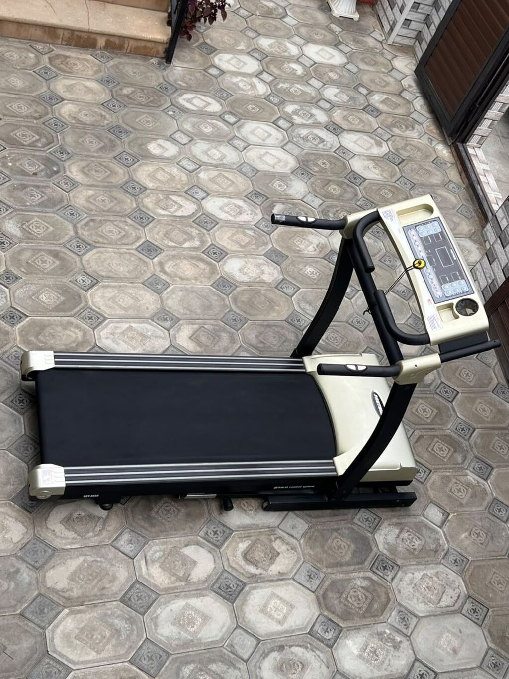 Beqavoy PROTEUS-8860 professional 150kq ceki goturur. Cox iri — Koşu simulyatorları, Sumqayıt (4)