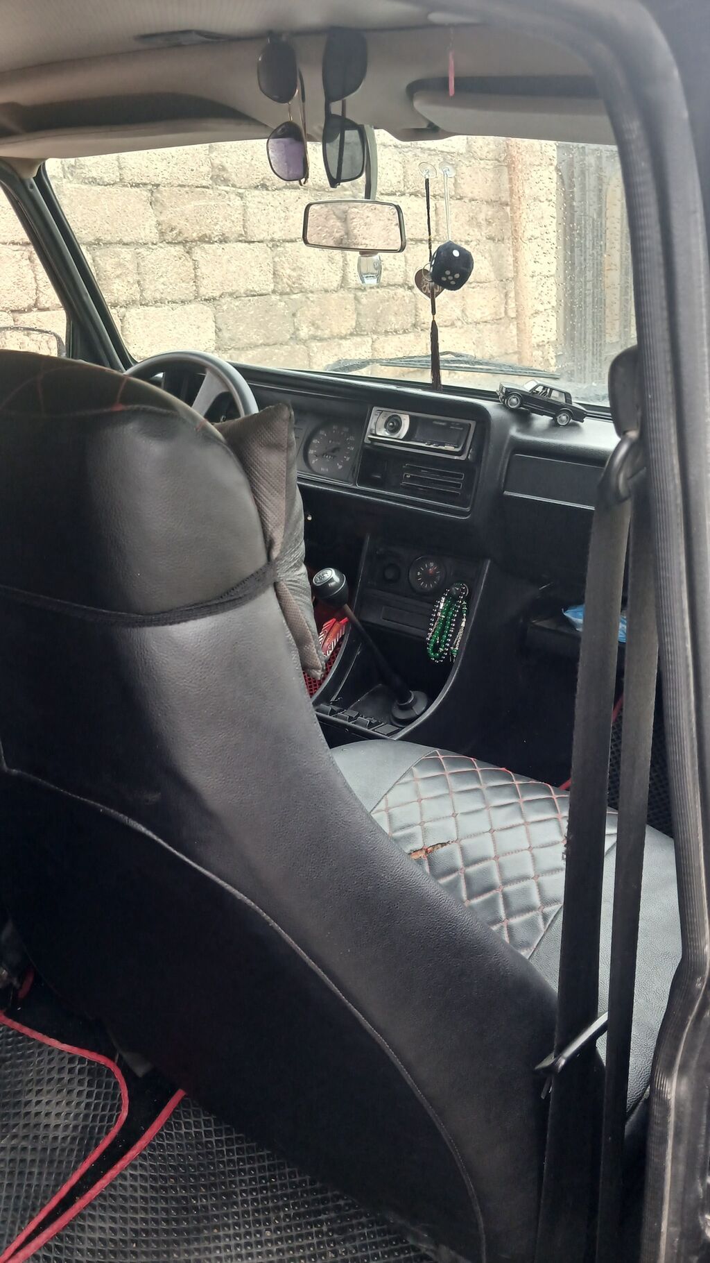 VAZ 2107, qara rəng, sedan kuzov. Klassik dizaynlı, 4 qapı, mexaniki 77-TY-942 — Avtomobillər, Digah (7)