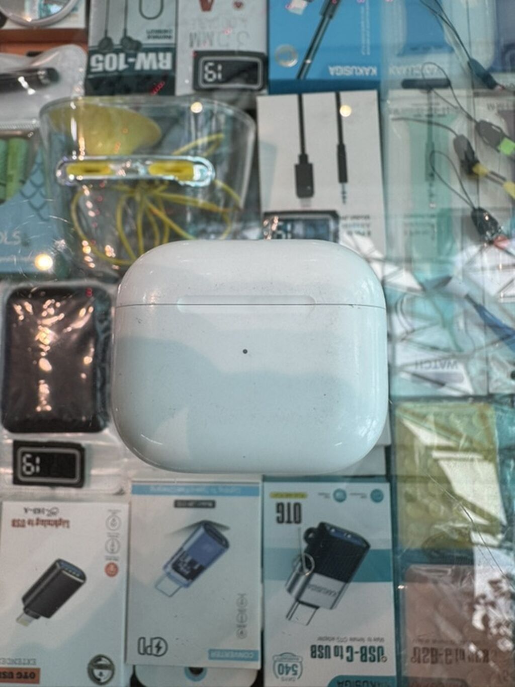 AirPods 3 originaldi Case in ici biraz noqte var Vse Bele ideal di — Qulaqcıqlar, Bakı (4)