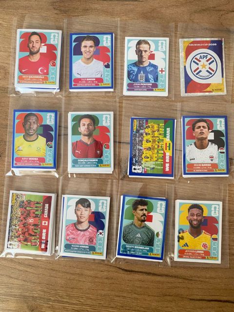 Təsvir: - Təxminən 300 ədəd Panini futbol stikerləri toplusu. - Fıfa — Bakı