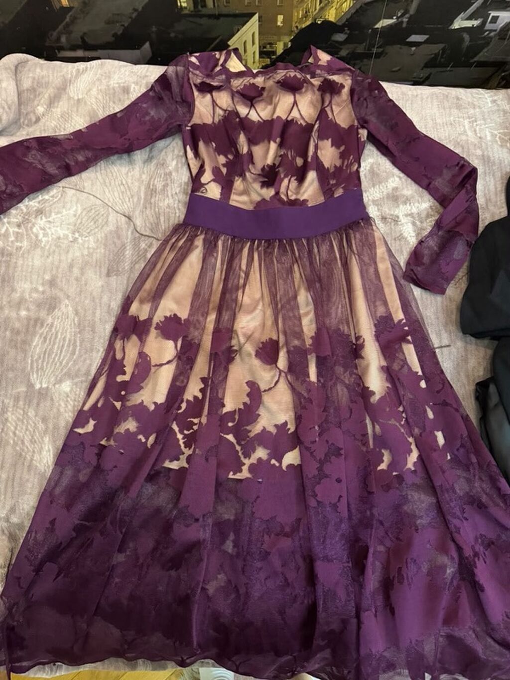 Bənövşəyi rəngli, zərif güllü naxışlı tül don. - Model: Uzunqol — Axşam paltarları, Bakı