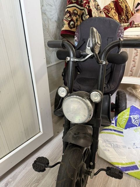 1 yaşdan 6 yasa qədər Uşaq üçtəkərli velosipedi - Dizayn: Moto-üslub — Xırdalan