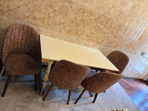 Endirim edildi Mətbəx masa dəsti satılır 300₼.4 oturacagı var.Ünvan — Digah