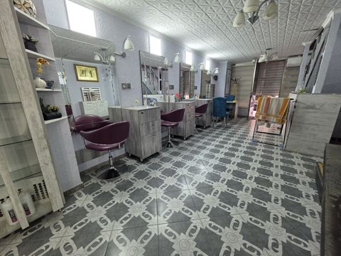 Gözəllik salonu üçün tam təchiz edilmiş məkan və avadanlıqlar Xidmət — Bakı