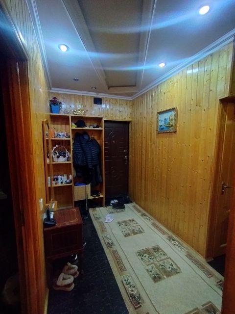 Satılır 4 otaqlı köhnə tikili 100 m² — Bakı