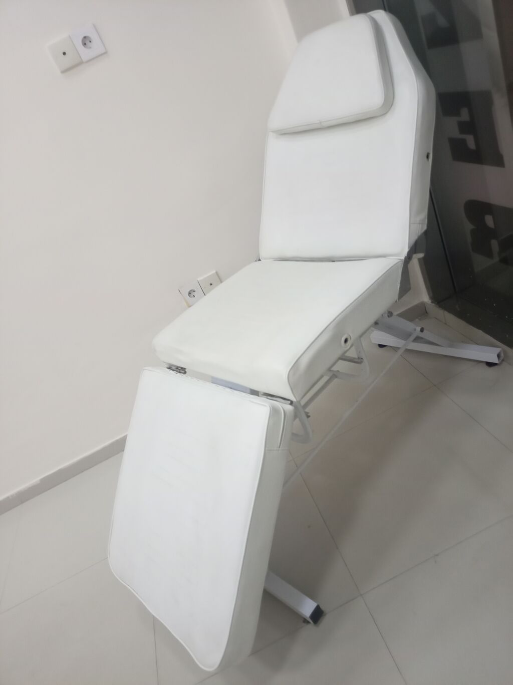 Kosmetoloji/massaj üçün çoxfunksiyalı yataq-kreslo - Rəng: ağ - 3 — Kreslo, Bakı (7)