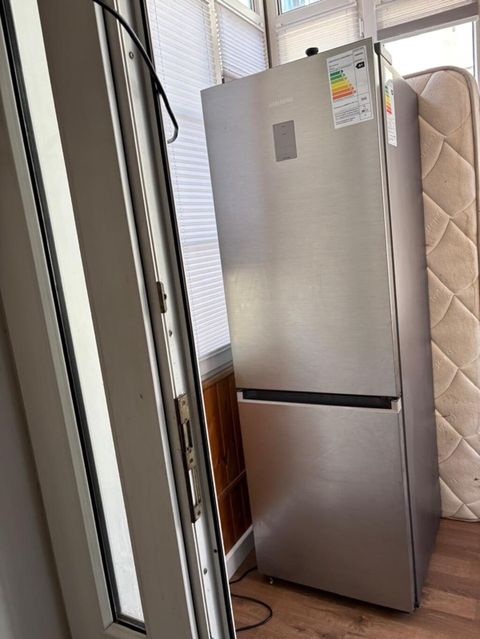 Yeni 2 qapılı Samsung Soyuducu Satılır — Bakı