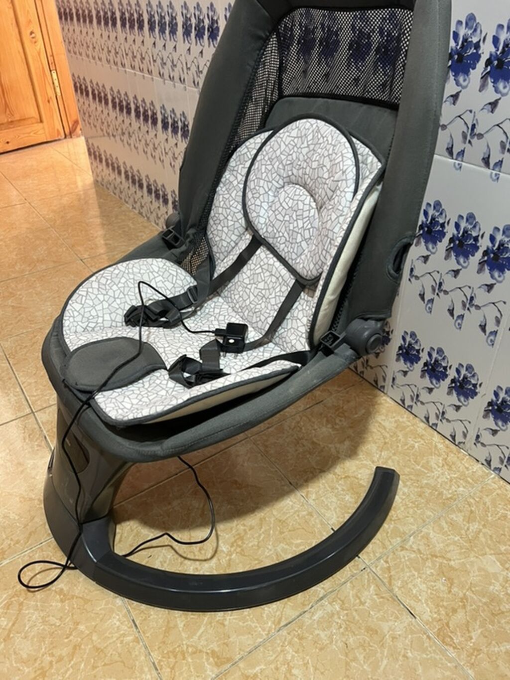 Uşaq üçün elektrikli yelləncək/kreslo - Rahat anatomik oturacaq və — Bəşikləri, Mehdiabad (2)