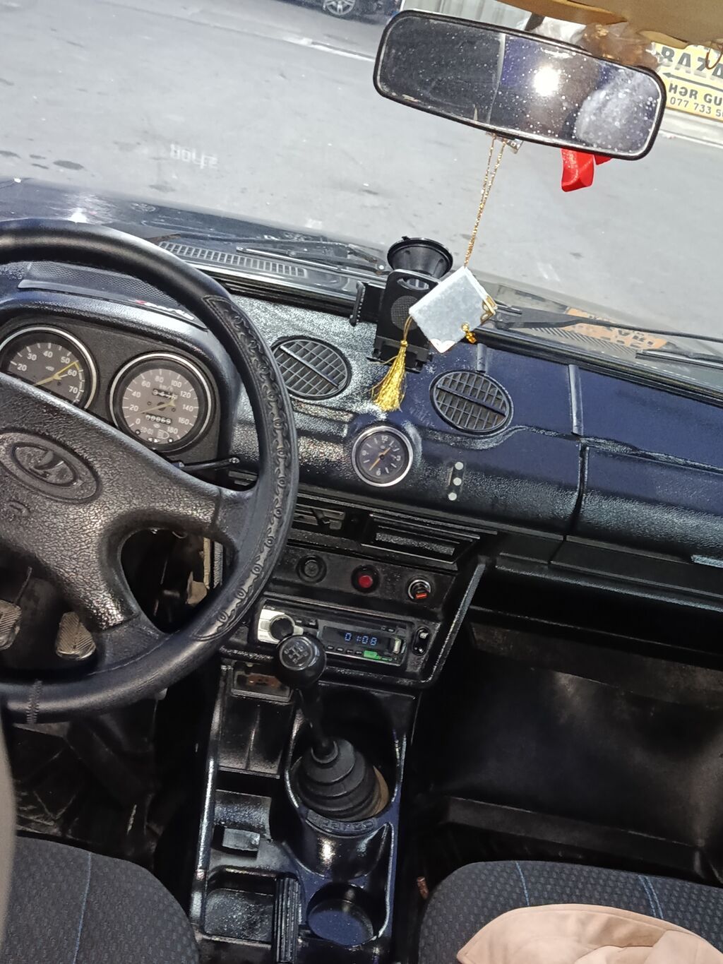 VAZ 2106 sedan – klassik dizaynlı, arxaötürücülü minik avtomobili 27-BZ-930 — Avtomobillər, Bakı (5)