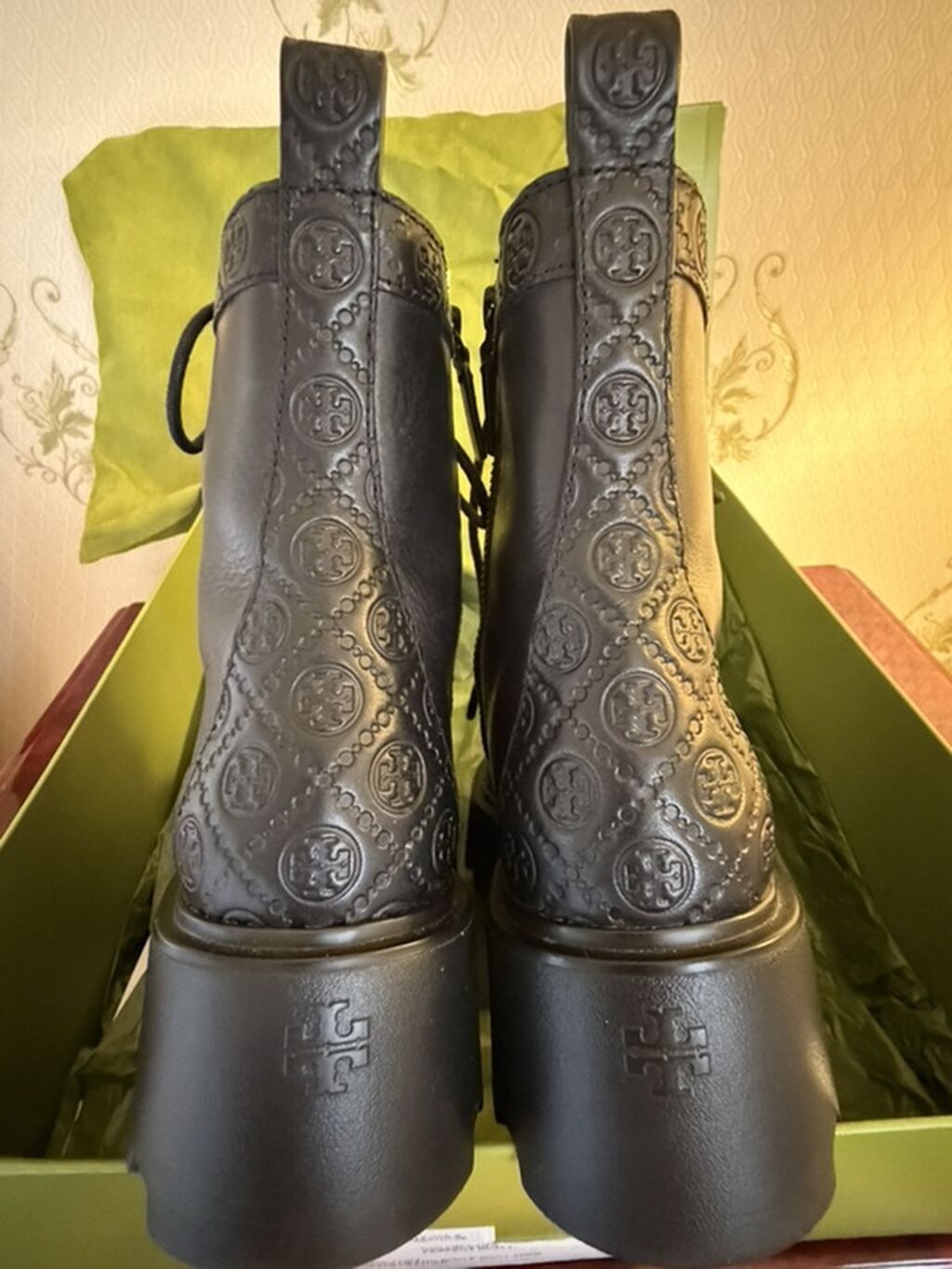 Доброго дня, девушки. Сапожки были привезены на заказ, в Emporium их — Avam, Bakı (8)
