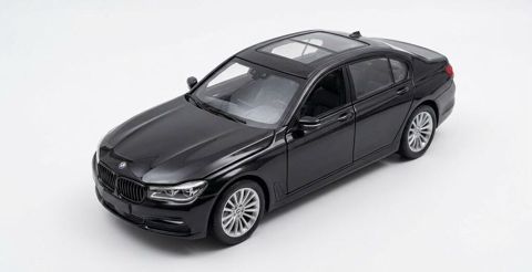 BMW 7 Series sedan – qara rəngli, geniş panoramik lyuku və eleqant — Halal-558–Ameda