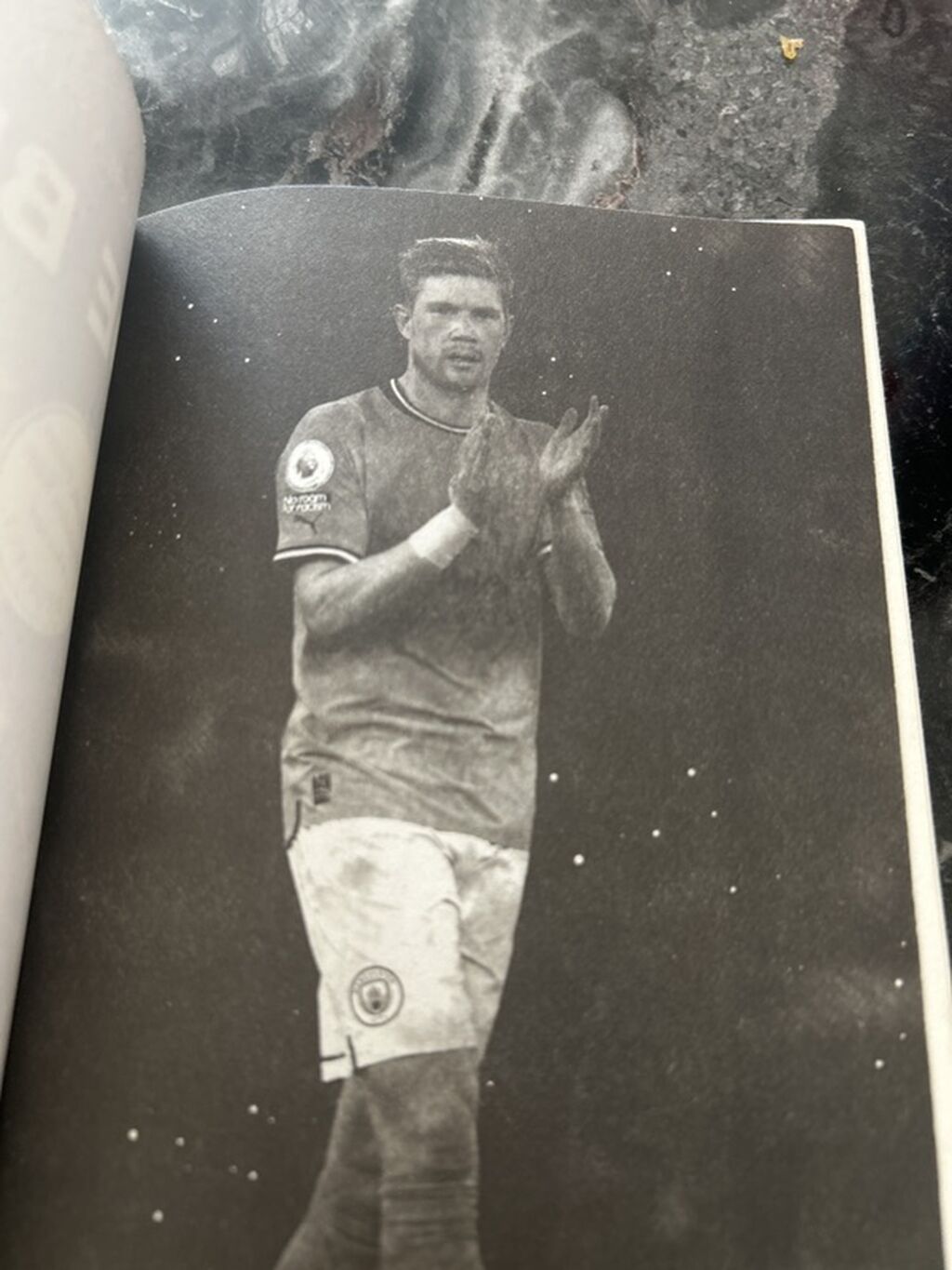 Məhsul: “Sahanın Yıldızları – De Bruyne” kitabı Müəllif: Ayhan — Digər, Bakı