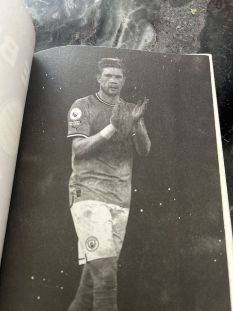 Məhsul: “Sahanın Yıldızları – De Bruyne” kitabı Müəllif: Ayhan — Bakı