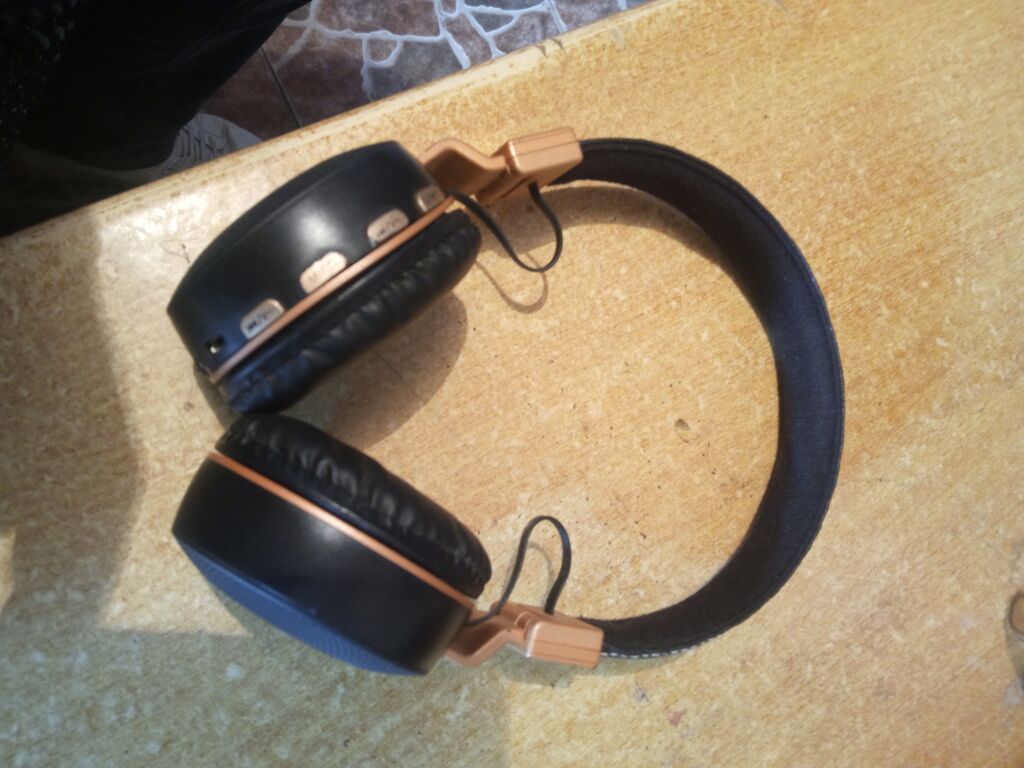 JBL üslublu simsiz qulaqlıq - Over-ear dizayn, rahat süni dəri — Qulaqcıqlar, Digah (3)
