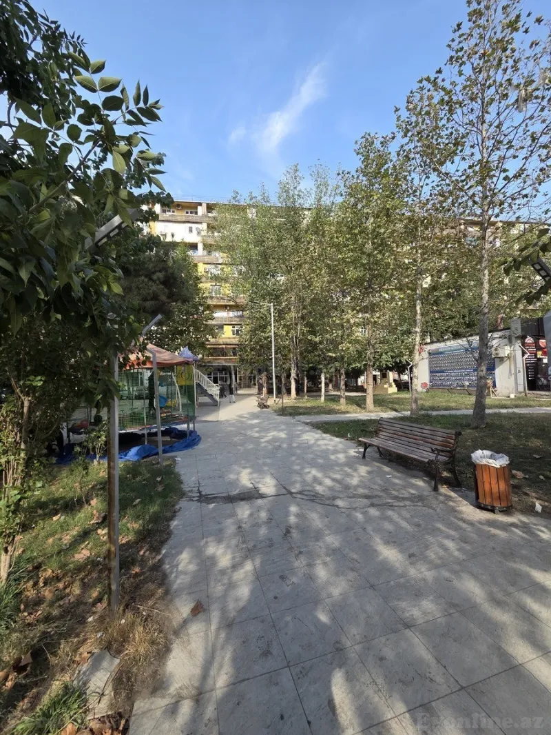Satılır 2 otaqlı Mənzil Köhnə tikili 75 m² Bakı, Abşeron r — Mənzil, Bakı (3)