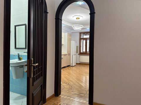 Satılır 3 otaqlı yeni tikili 140 m² — Bakı