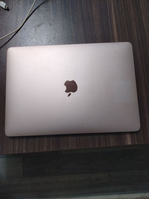 Apple MacBook Air (13") – qızıl rəng İphone telefonunlada barter — Bakı