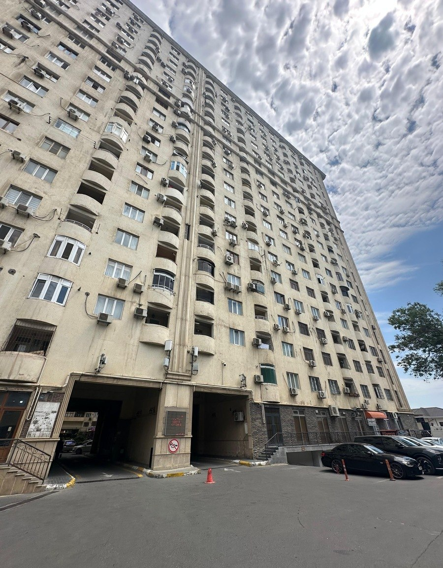 4 otaqlı mənzil 153 m² satılır — Bakı