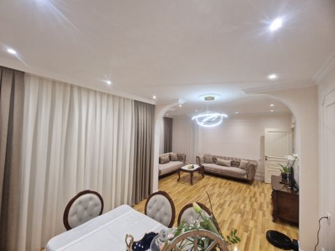 Satılır 4 otaqlı köhnə tikili 120 m² — Bakı