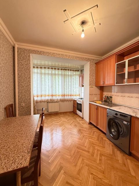 Satılır 3 otaqlı köhnə tikili 85 m² — Bakı
