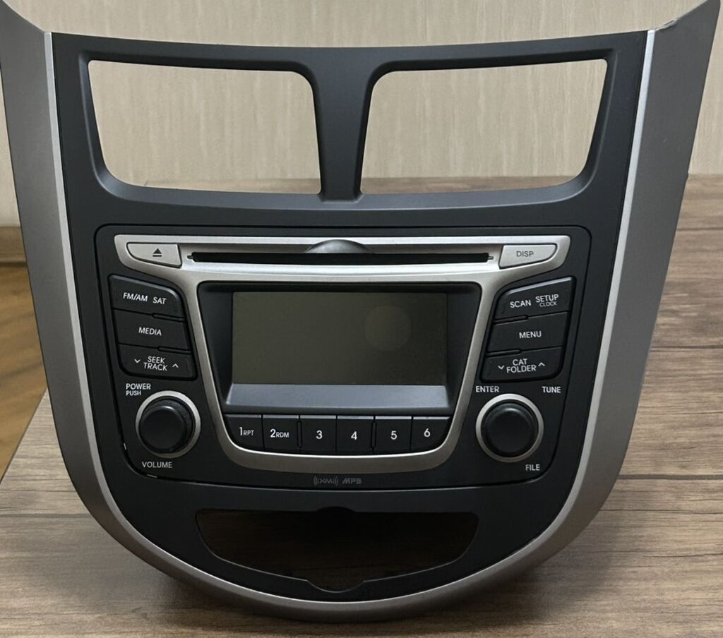 2016-cı il Hyundai Accent üçün orijinal zavod maqnitola və mərkəzi — Salon detalları, Xırdalan
