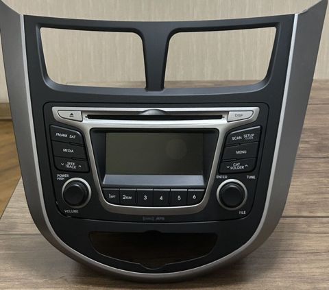2016-cı il Hyundai Accent üçün orijinal zavod maqnitola və mərkəzi — Xırdalan