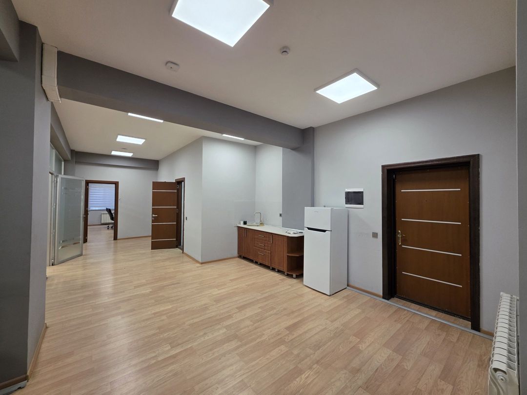 Satılır 10 otaqlı ofis 349 m² — Ofis, Bakı (12)
