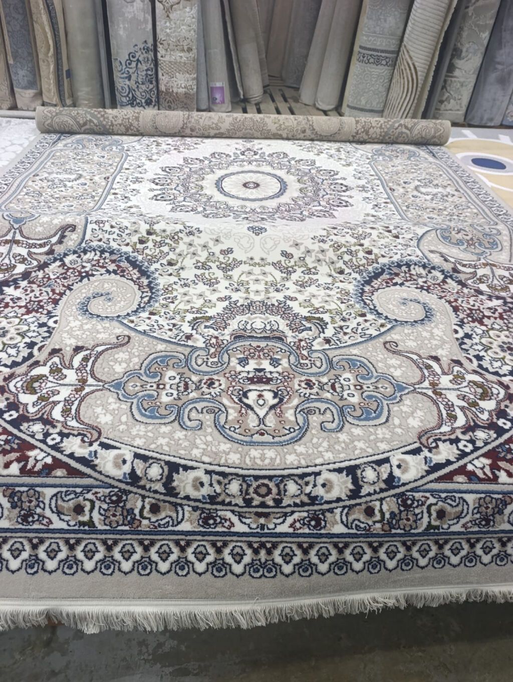 Salam 200e 2yarim 4eni satılır heç işlənməyib təp təzədir — Mebel, Bakı