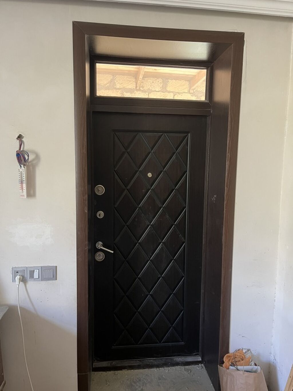 Giriş qapısı – üst işıqlandırma pəncərəciyi ilə — Pəncərələr, qapılar, balkonlar, Masazır (4)